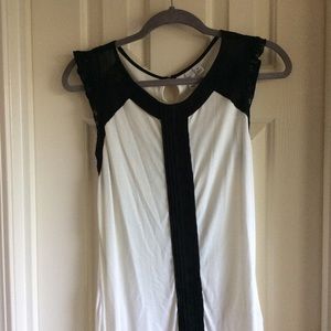 Detailed short-sleeve tank.